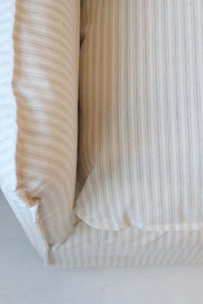 Malo Leinensofa mit 5 Kissen – Französischer Landhausstil