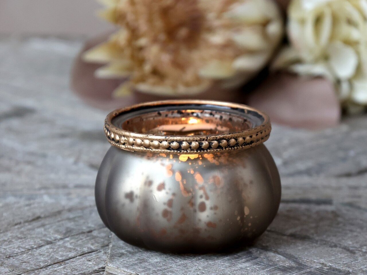 Chic Antique Teelichthalter mit Perlenrand in Kürbisform matt Preview Image