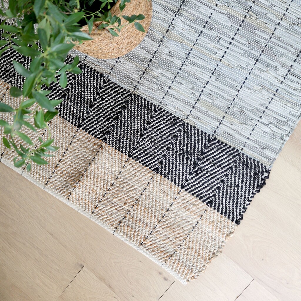 Teppich mit Streifen