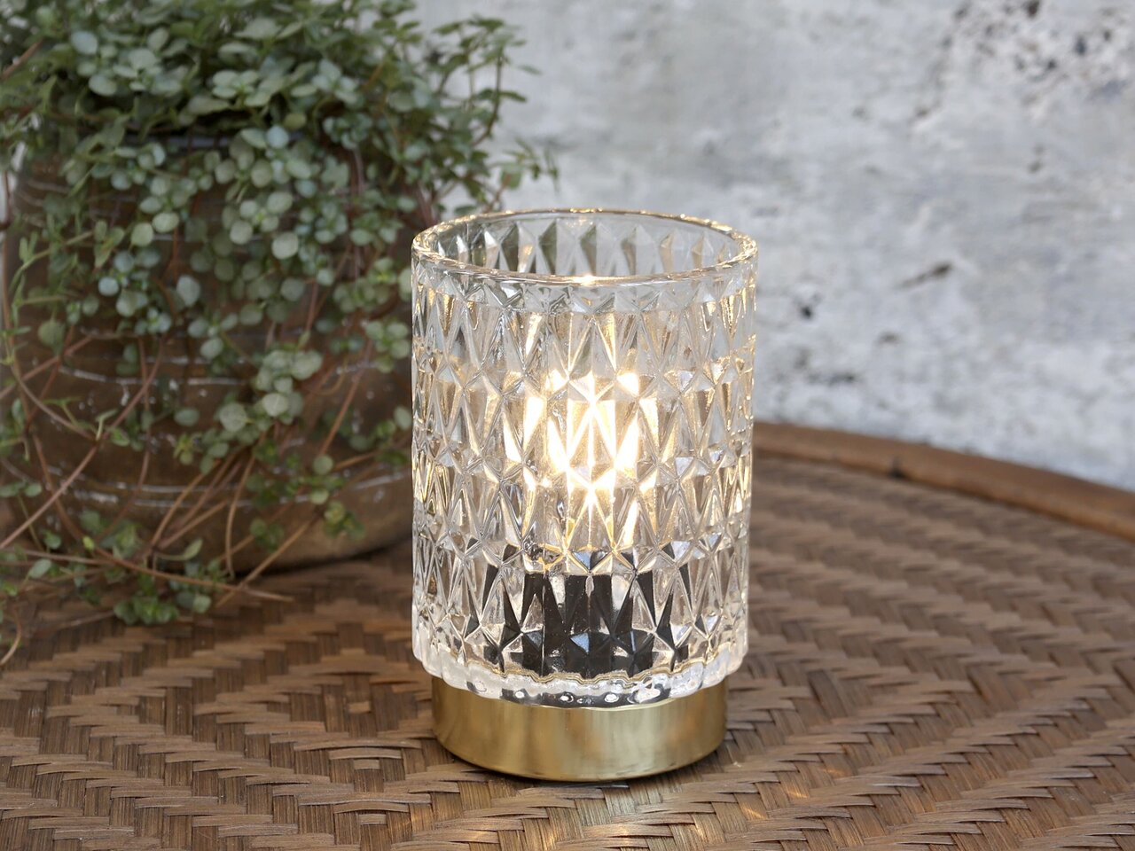 Chic Antique Tischlampe mit Diamant Muster Preview Image