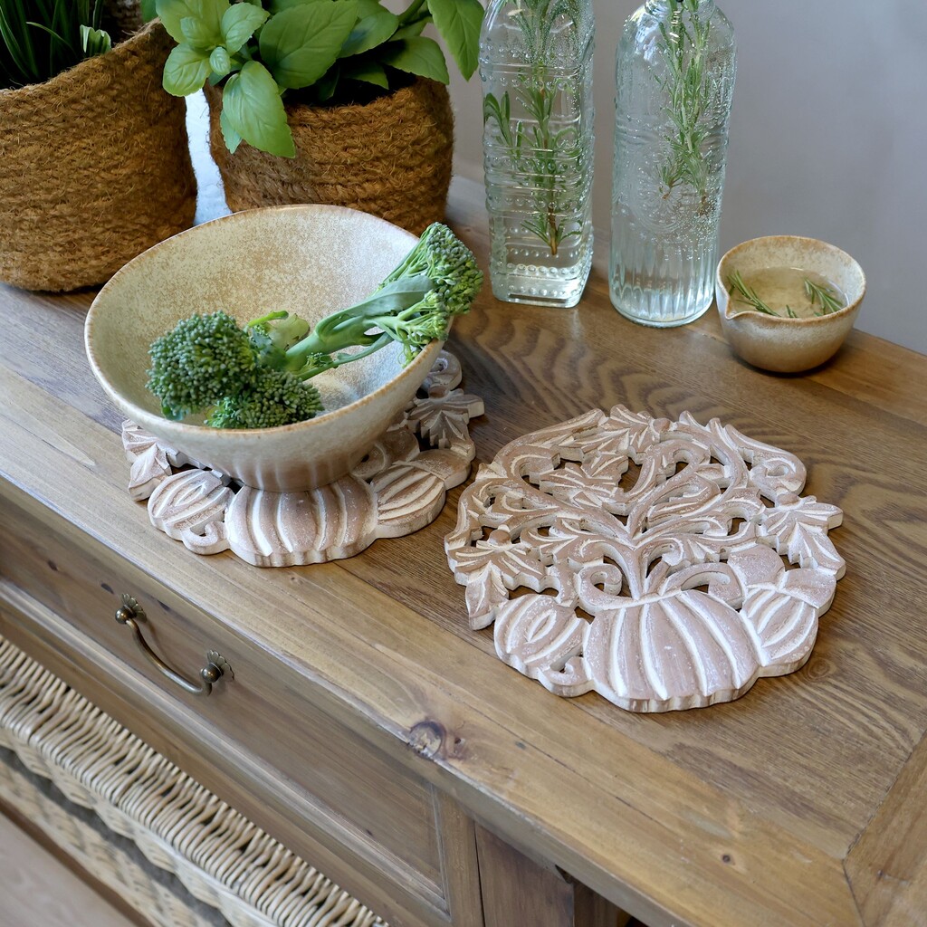 Chic Antique Tours Holz Untersetzer mit Schnitzereien Preview Image