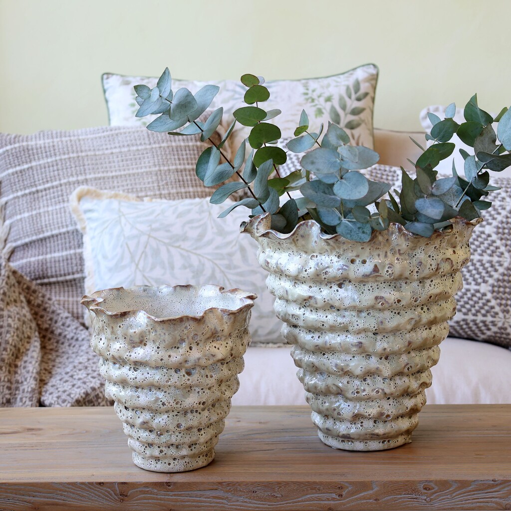 Chic Antique Vase mit Rillen aus Steingut Preview Image