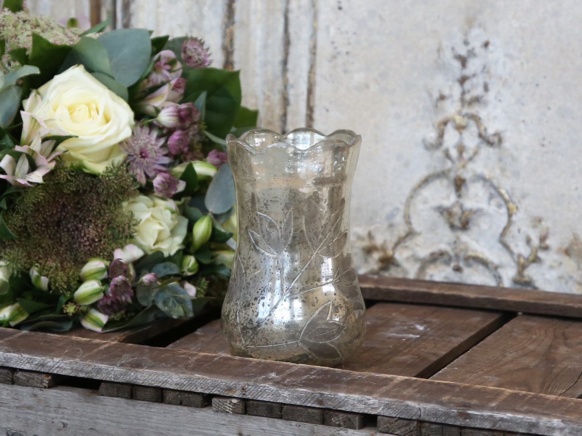 Chic Antique Vase mit Schliffen Preview Image