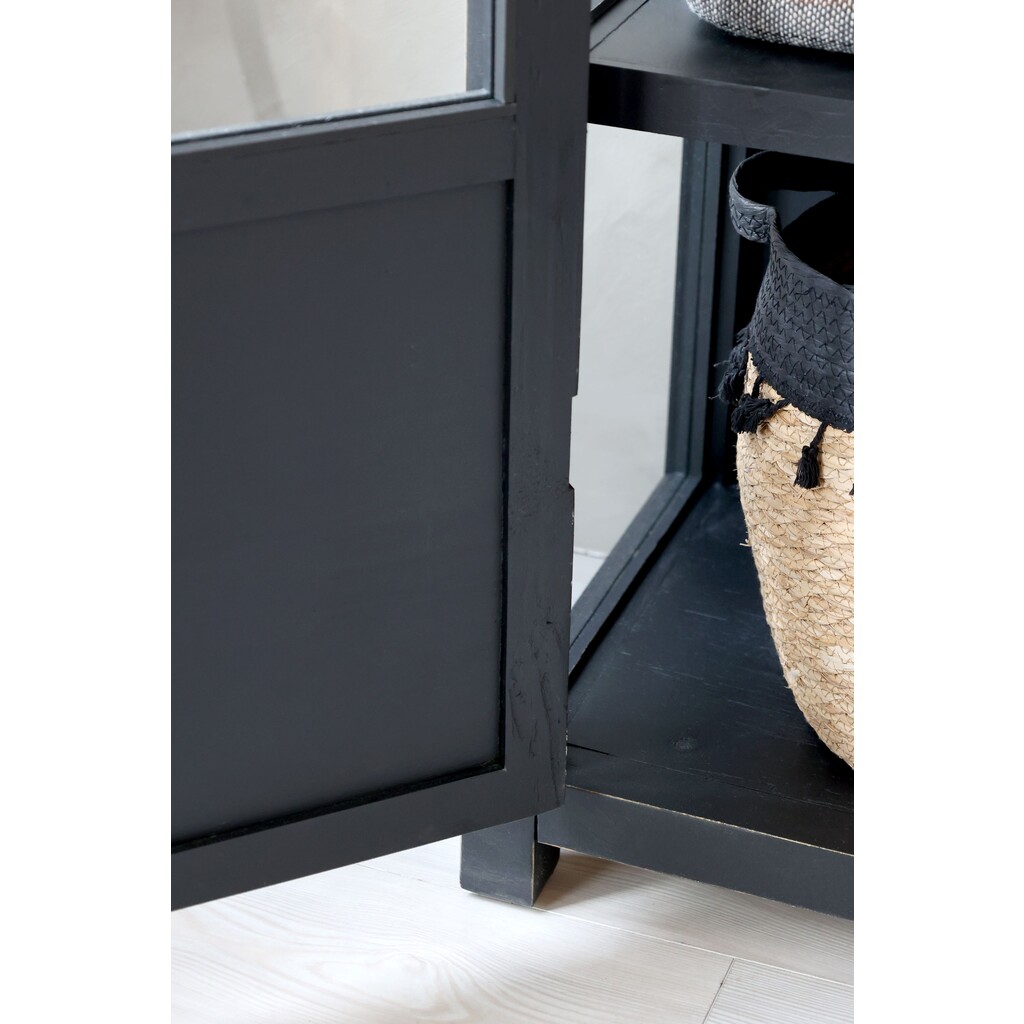 Vitrinenschrank mit Glastüren und Regalböden