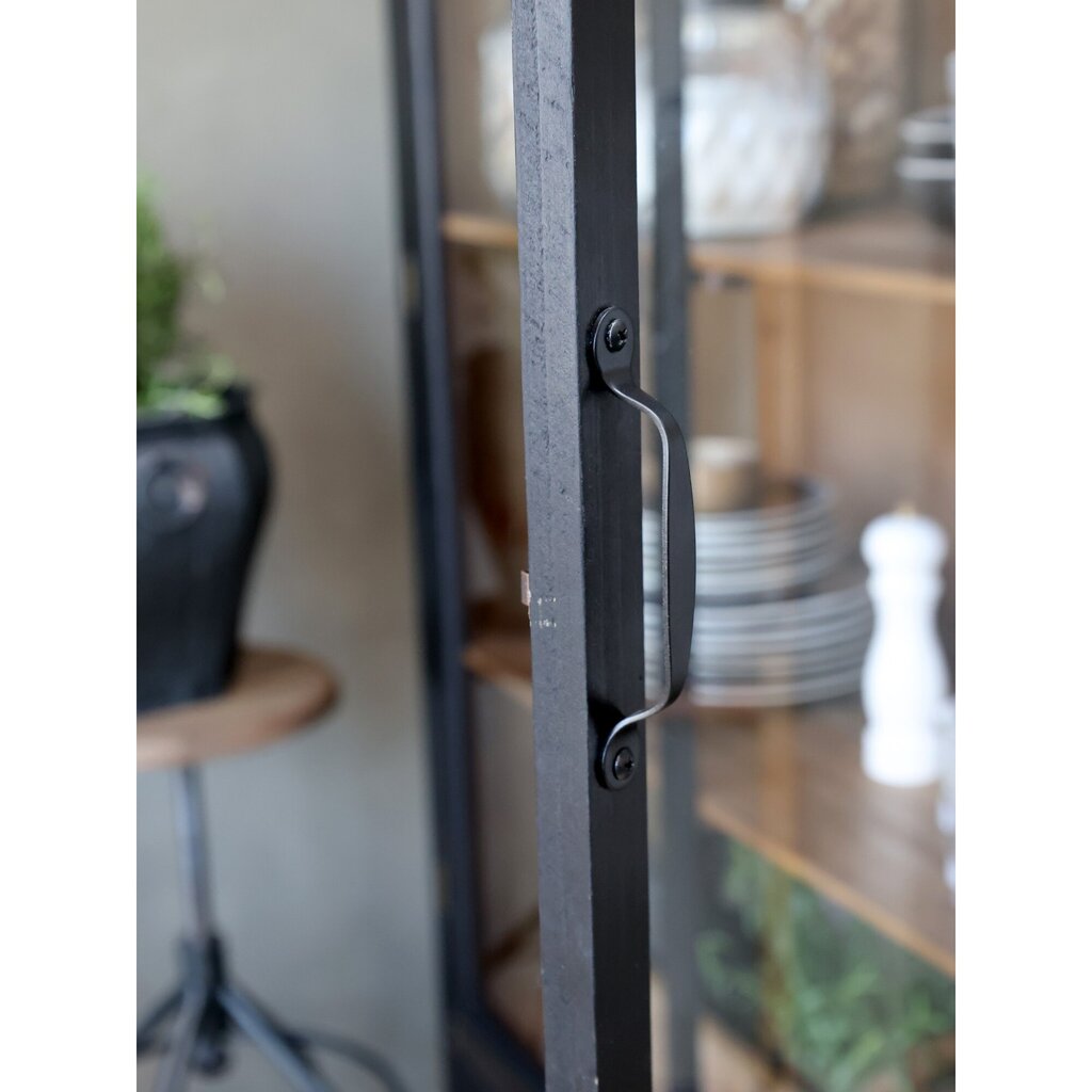 Vitrinenschrank mit Glastüren und Regalböden aus Holz