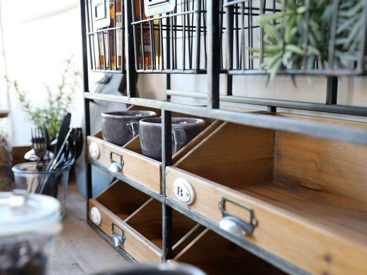 Impressionen zu Chic Antique Wandregal mit Schubladen, Bild 2