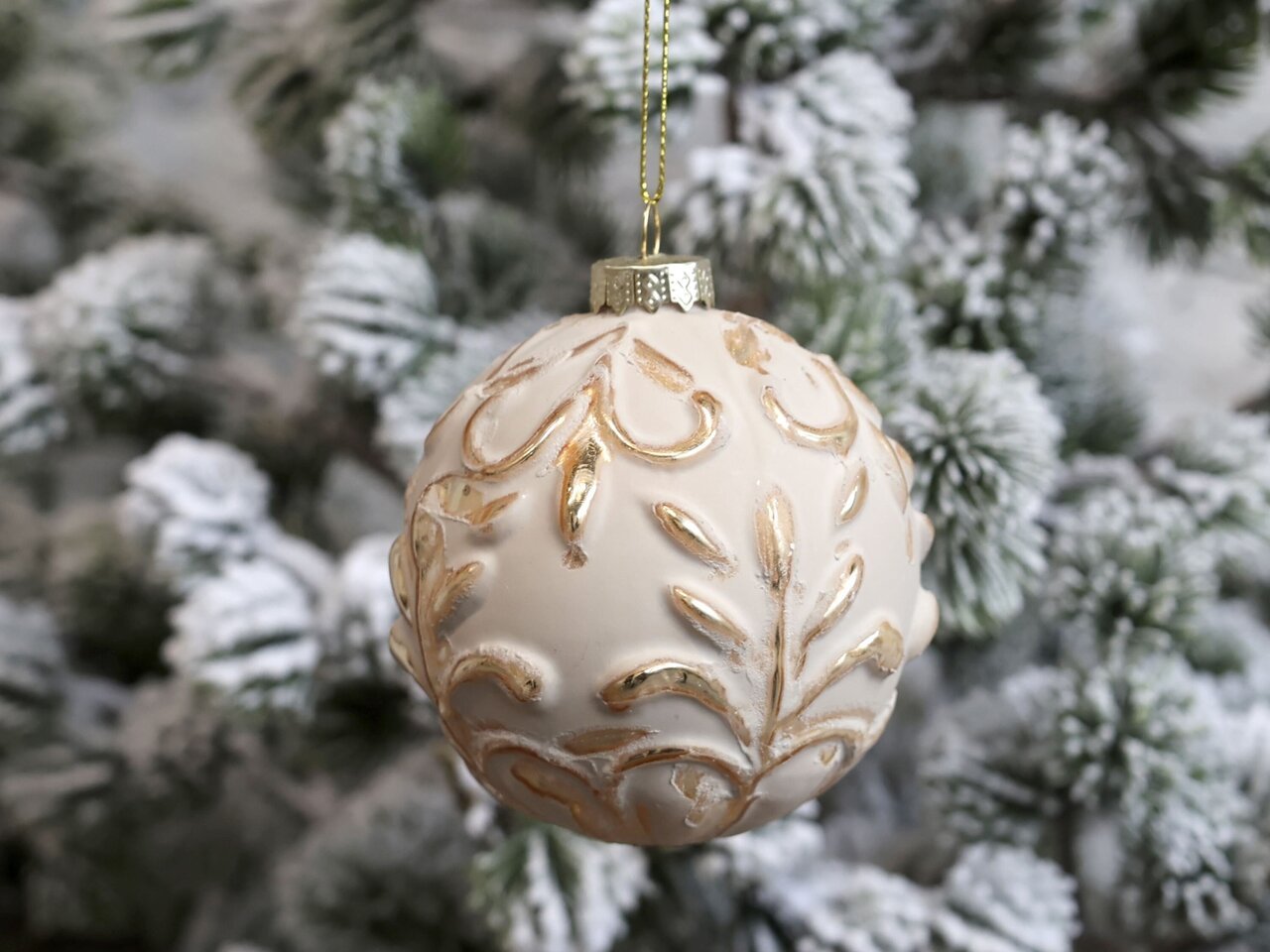 Chic Antique Weihnachtskugel mit Goldmuster Vrilles Preview Image