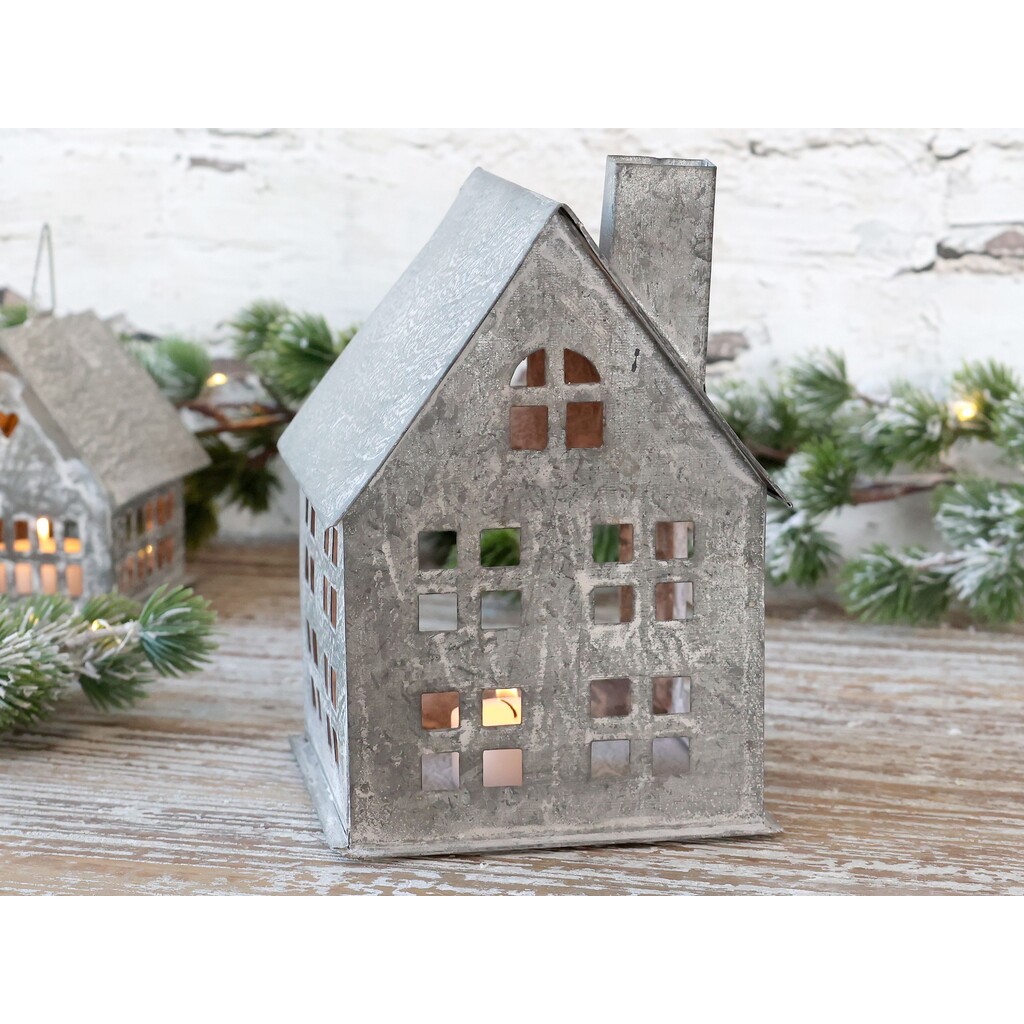 Winterliches Lichthaus aus Eisen