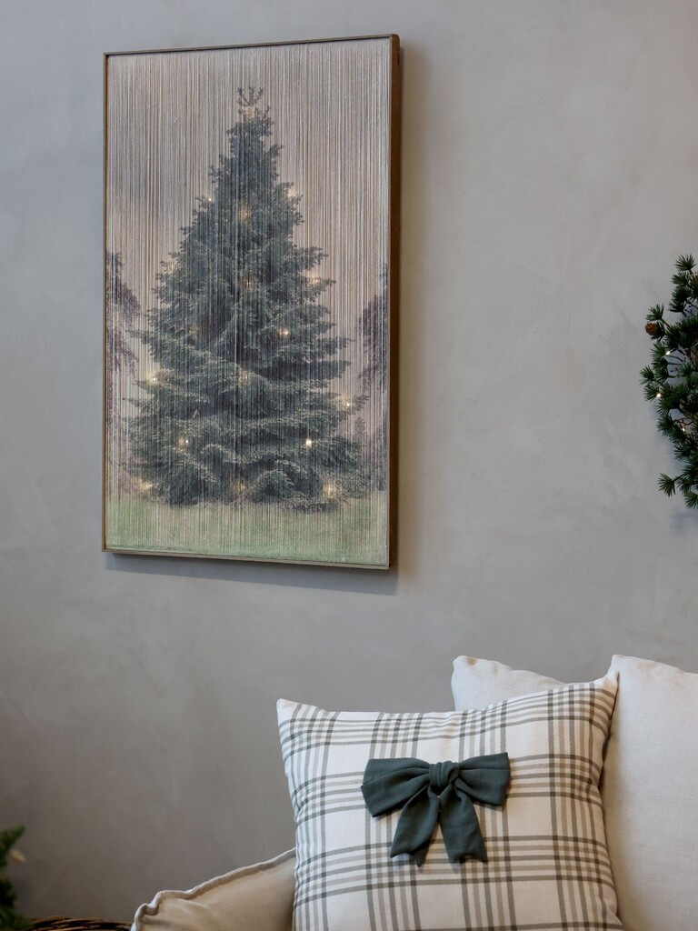 Chic Antique Winterliches Wandbild mit Tannenbaum und LED Lichtern Preview Image