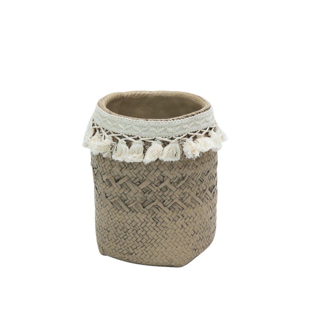 Geflochtener Blumentopf mit Fransen