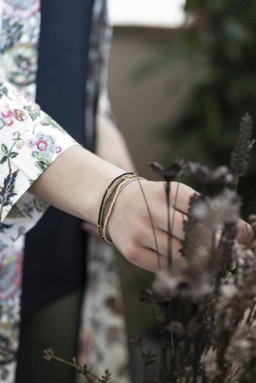 Ib Laursen Armband Glas- und Metallperlen auf Gummiband einfarbig Preview Image