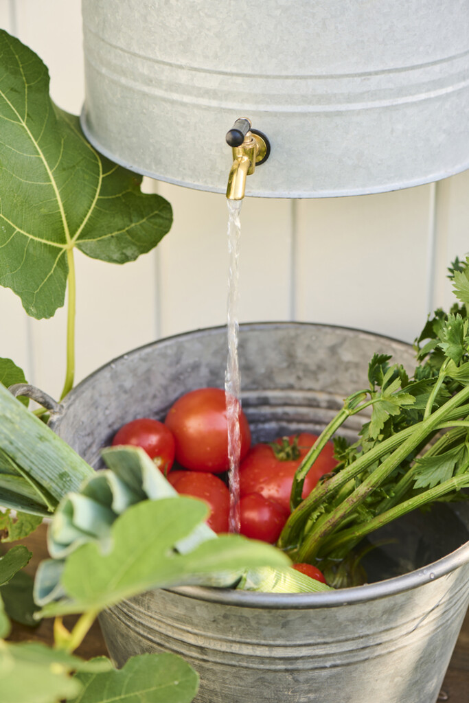 IB Laursen Garten Wasserbehälter für die Wand mit Hahn und Seifenhalter Preview Image
