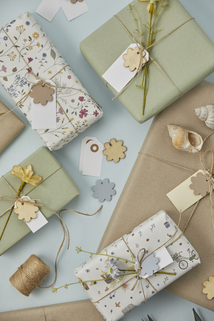 IB Laursen Geschenkanhänger aus Holz Blume Preview Image