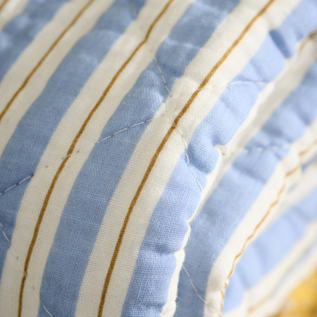 IB Laursen Quilt blau mit weißen und braunen Streifen Preview Image