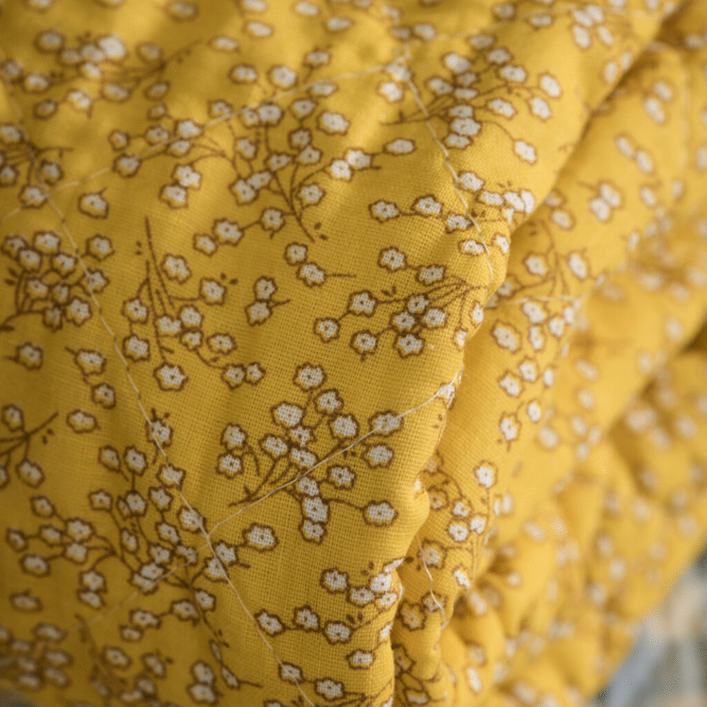 IB Laursen Quilt in gelb mit weißen Blumen Preview Image