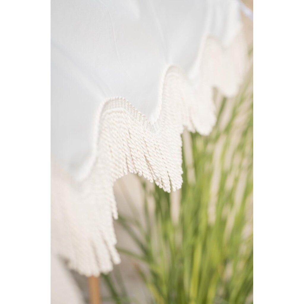 Sonnensegel mit Fransen und Holzstangen