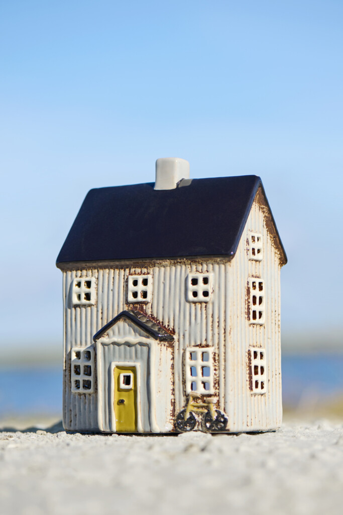 IB Laursen Teelichthaus Visby braun mit schwarzem Dach Preview Image