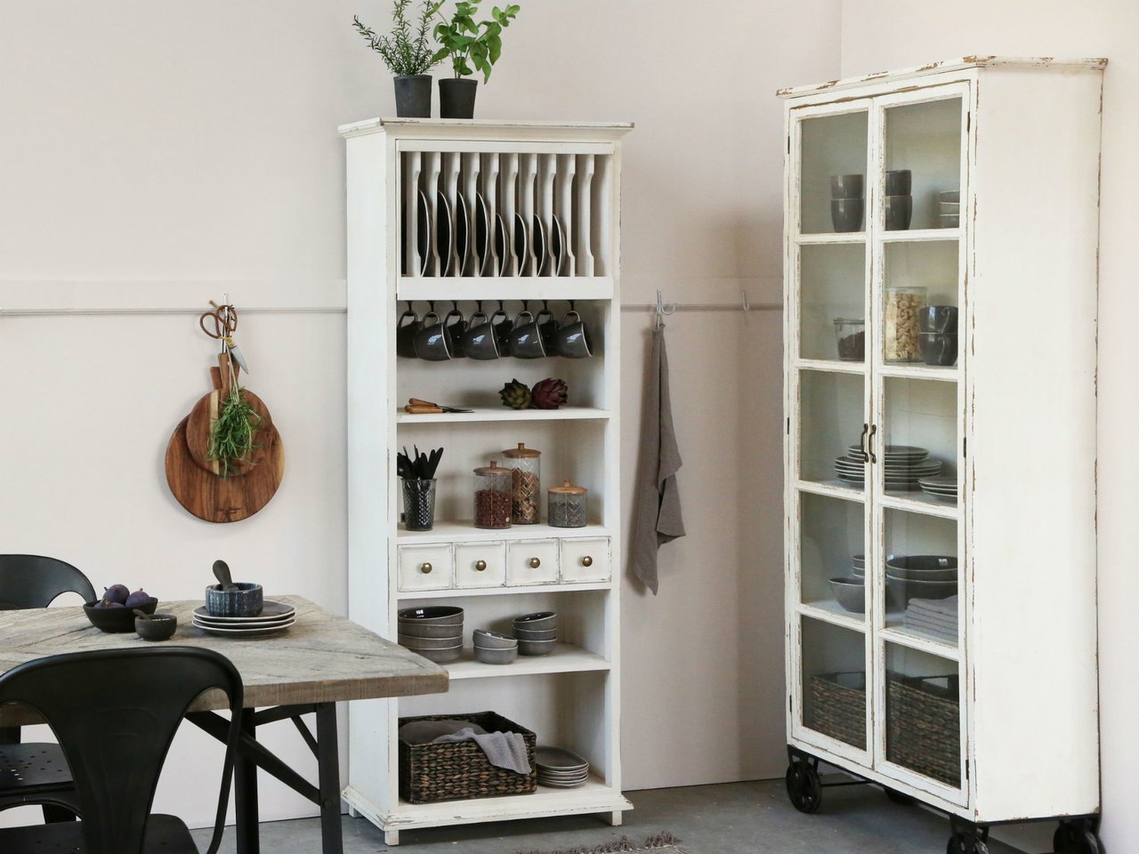 Küchenschrank mit Schubladen und Tellerregal von Chic Antique günstig