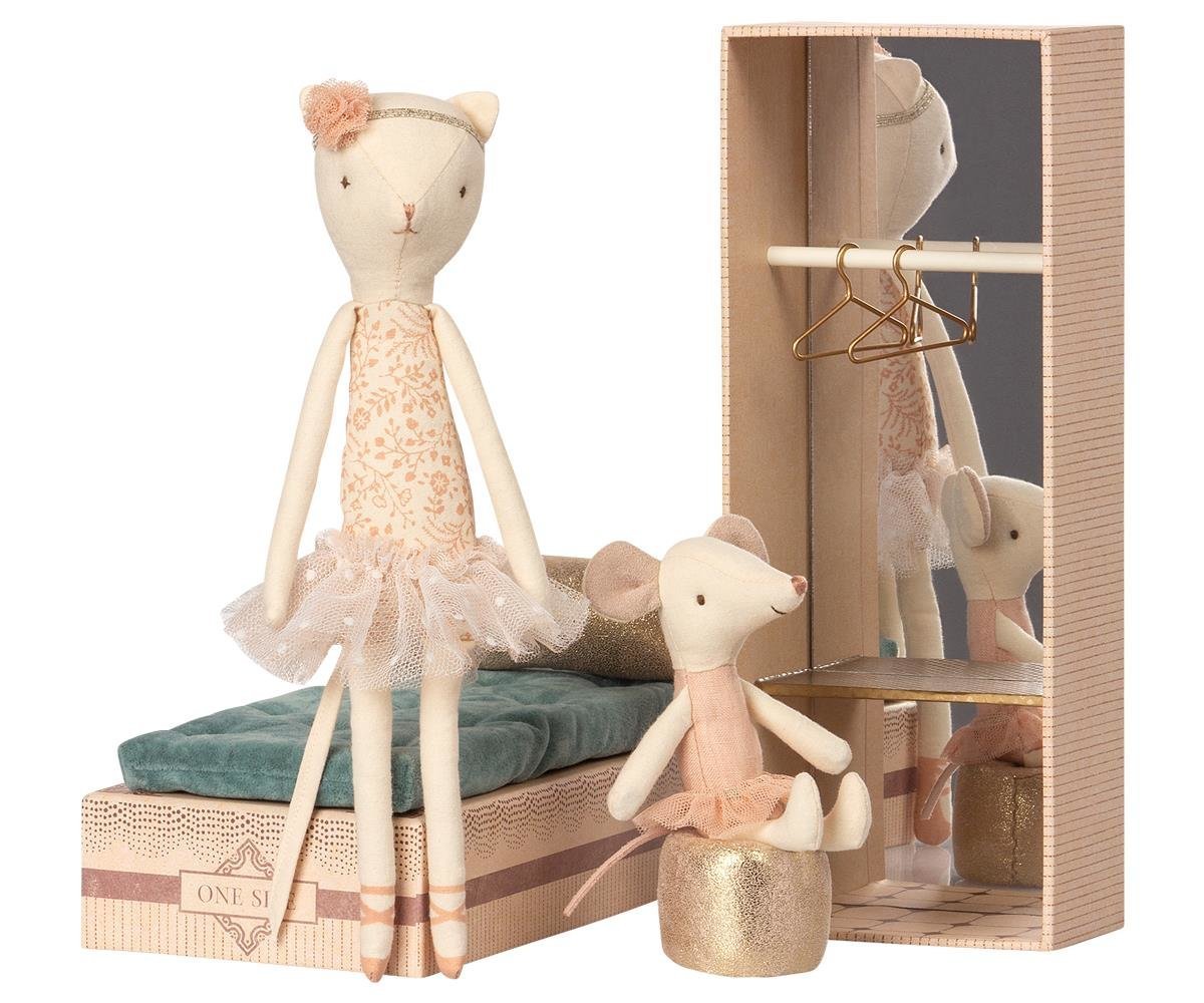 Tanzende Katze & Maus in kleinem Schukarton