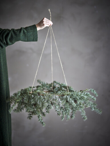 Impressionen zu Bloomingville Cedar Künstlicher Adventskranz zum Aufhängen, Bild 2