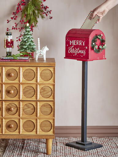 Impressionen zu Bloomingville Santas Briefkasten Deko mit Standfuß, Bild 2