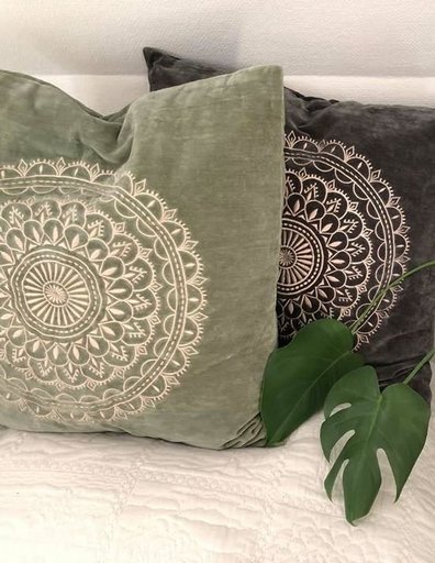 Impressionen zu byRoom Samtkissen Mandala, Bild 2