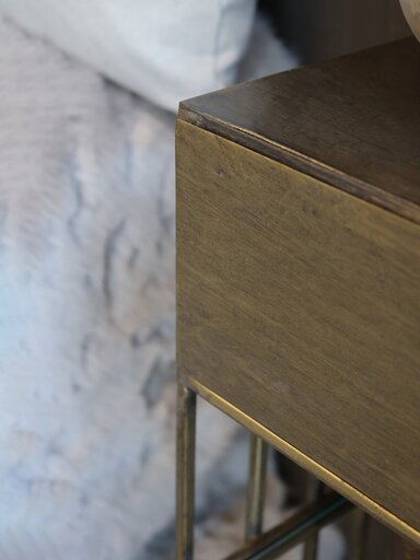 Impressionen zu Chic Antique Beistelltisch/Nachttisch mit Schublade und Regalen und Messing Finish, Bild 2