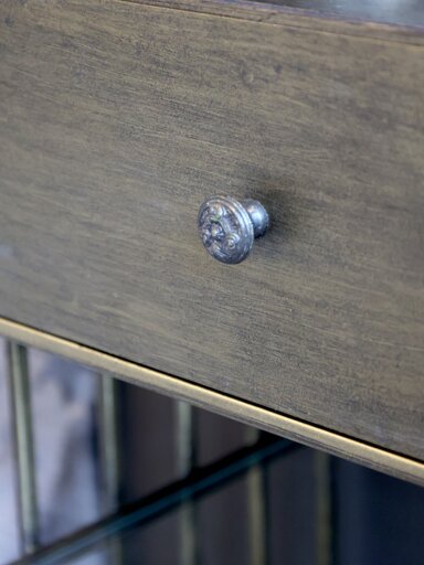 Impressionen zu Chic Antique Beistelltisch/Nachttisch mit Schublade und Regalen und Messing Finish, Bild 4