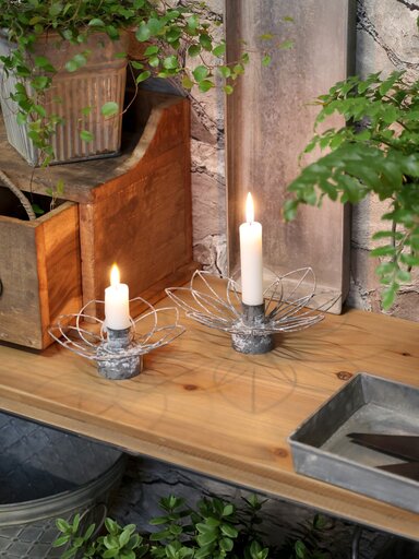 Impressionen zu Chic Antique Eisen Kerzenständer in Blumenform, Bild 1