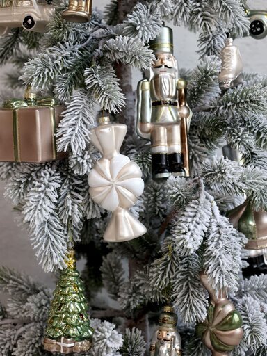 Impressionen zu Chic Antique Weihnachtsbaum mit Geschenken zum Aufhängen, Bild 2