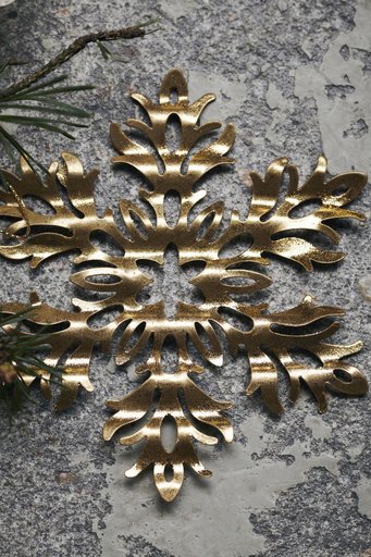 Impressionen zu House Doctor Ornament aus Metall Snow Flower, Bild 2