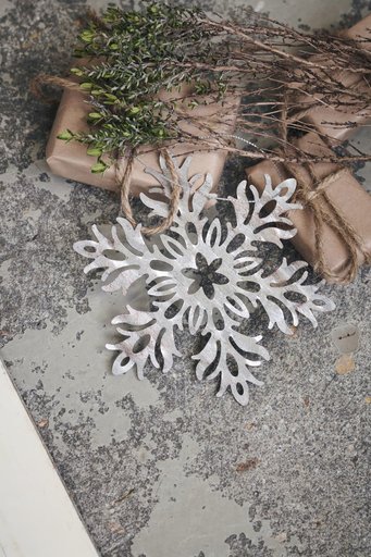 Impressionen zu House Doctor Ornament aus Metall Snow Flower, Bild 4