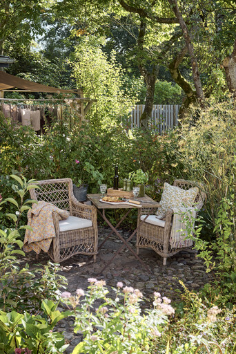Impressionen zu IB Laursen Bistrotisch mit Holztischplatte und Metallgestell klappbar, Bild 1