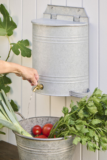 Impressionen zu IB Laursen Garten Wasserbehälter für die Wand mit Hahn und Seifenhalter, Bild 2