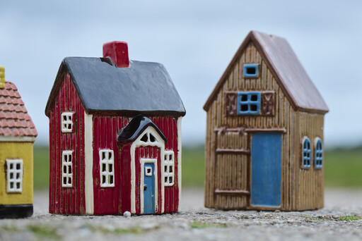 Impressionen zu IB Laursen Haus für Teelicht Visby rot, blaue Tür, Bild 2