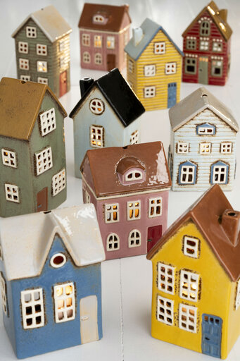 Impressionen zu IB Laursen Keramik Haus, Lichthaus Thorshavn rosa, Bild 1