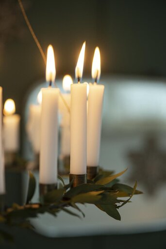 Impressionen zu IB Laursen Kerzenhalter für 24 dünne Kerzen mit Drahtschnur, Bild 1