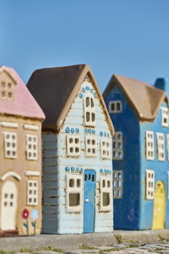 Impressionen zu IB Laursen Teelichthaus Visby blaue Tür braunes Dach, Bild 2