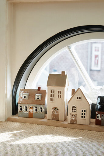 Impressionen zu IB Laursen Teelichthaus Nyhavn aus Keramik mit 2 Dachfenster, Bild 4
