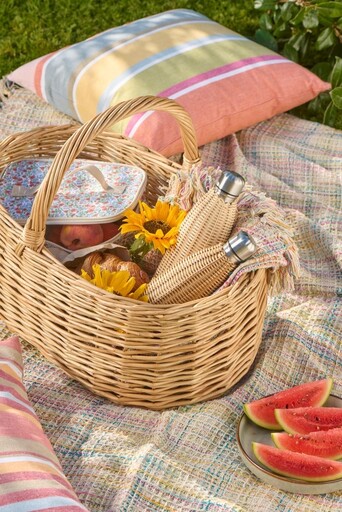 Impressionen zu IB Laursen Thermosflasche mit handgeflochtenem Polyrattan, Bild 2