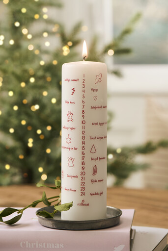 Impressionen zu IB Laursen Weihnachtskerze 1-24 weiß mit Zahlen und dänischem Text, Bild 1
