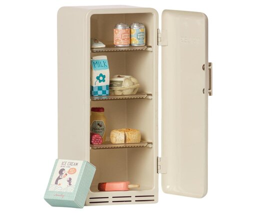 Impressionen zu Maileg Miniatur Kühlschrank für Hasen und Mäuse, Bild 2